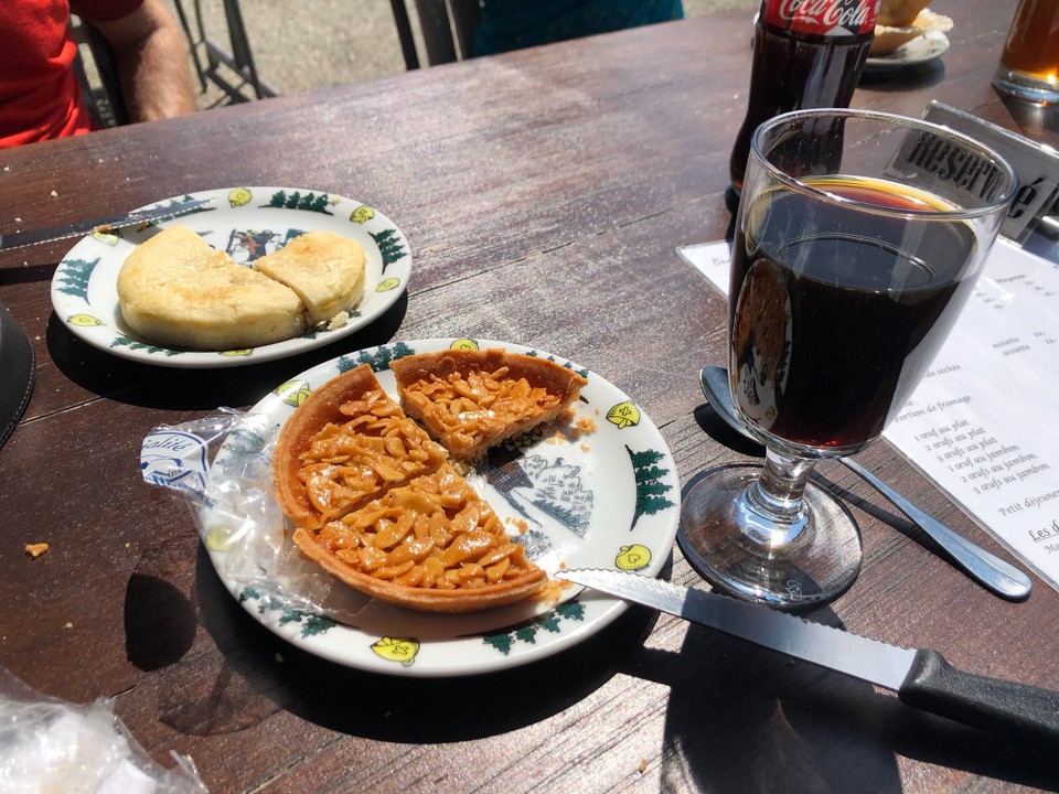 Schweiz - Ste-Croix - Kafi-Pause Grange Neuve 