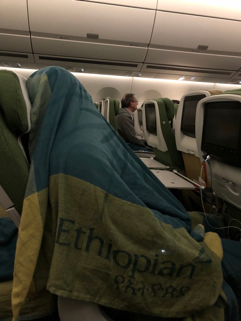 Germany - Frankfurt am Main - Andere wiederum müssten auf die zur Verfügung stehenden Mittel zurückgreifen.
Nach einem kurzweiligen Flug (ca 6h) sind wir gut in Addis gelandet. Jetzt irgendwie die 6h Aufenthalt auf dem hässlichsten Flughafen on Earth totschlagen.