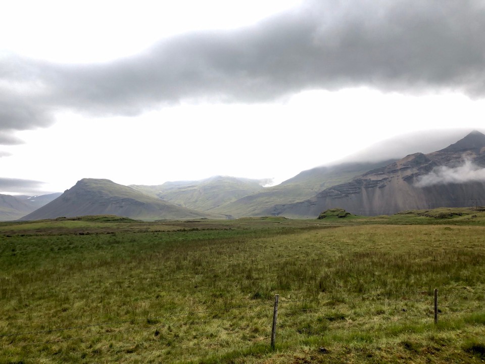 Island - Sveitarfélagið Hornafjörður - So! Wir sind wieder bei Höfn. Genau hier sind wir heute Vormittag zu unserem Abstecher gestartet. Jetzt geht es weiter zur Gletscherlagune Jökulsarlon. Unser eigentliches Ausflugsziel für heute...🙃