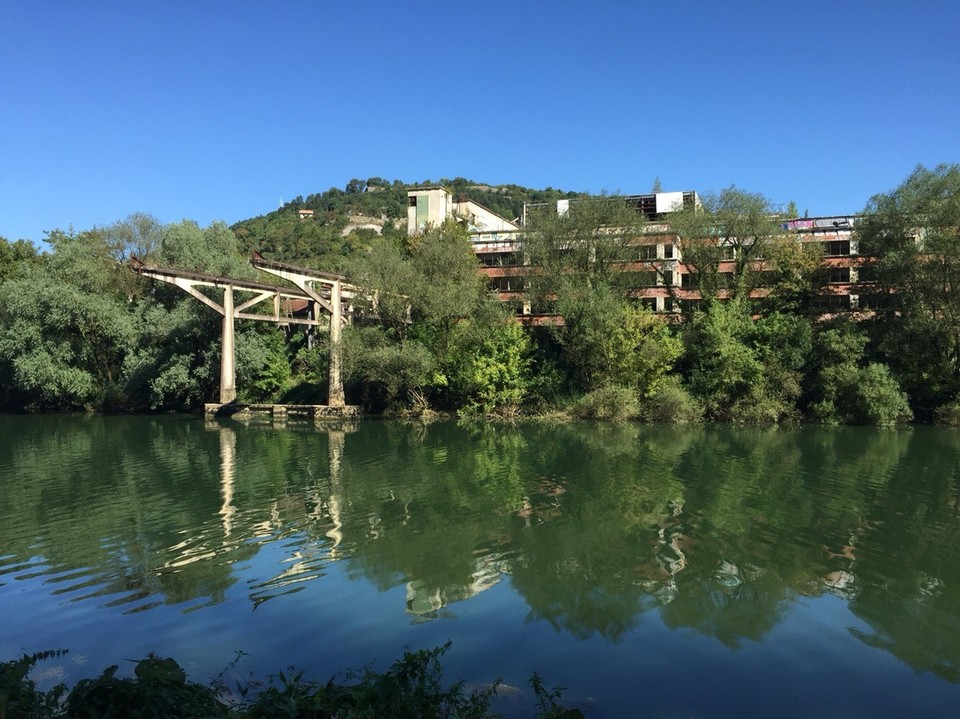  - Frankreich, Besançon - entlang am Fluss Doubs