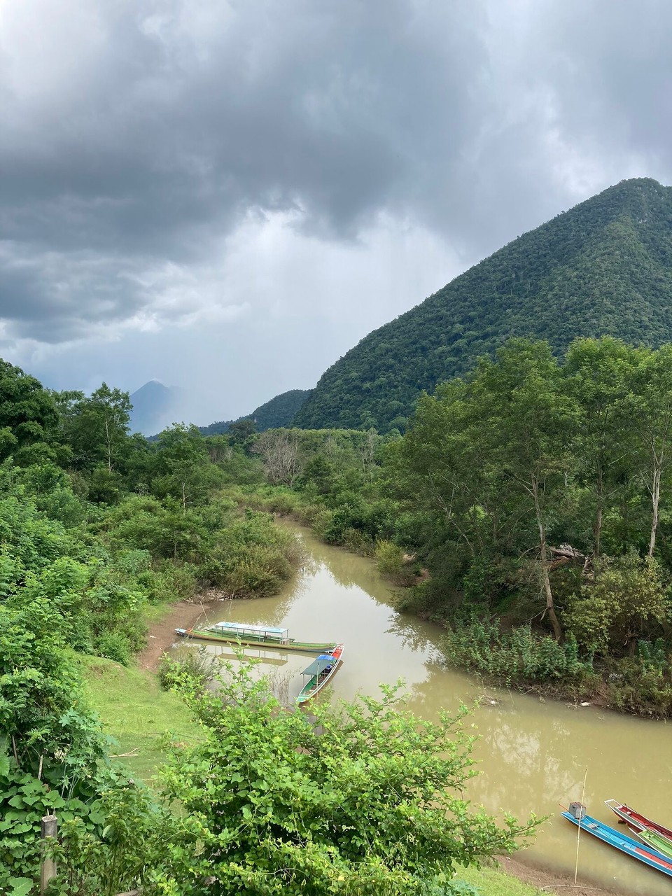Laos - Ngoi - In Muang Ngoi dann die Ansage, ne heute geht kein Boot weiter als hier, zu wenige Passagiere…