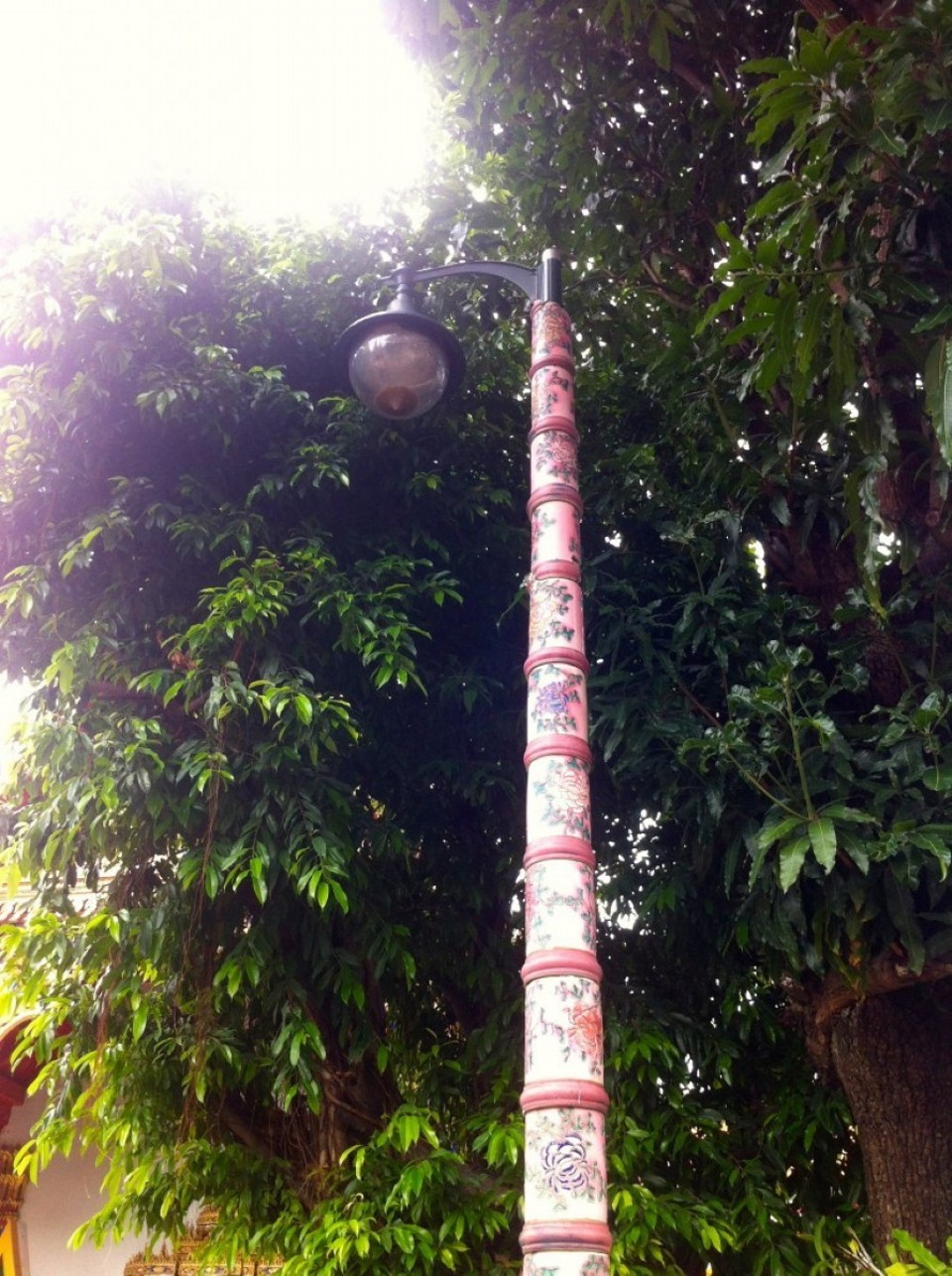 Thailand - Bangkok - Sogar die Laternen sind bunt