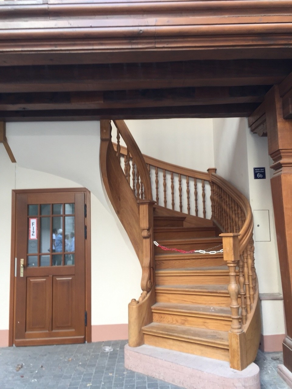 Deutschland - Frankfurt am Main - Handgefertigte Holztreppe