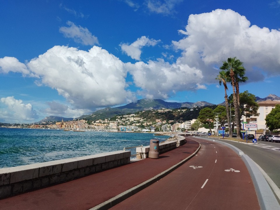Monaco - Monaco-Ville - 1. Ortschaft nach der Grenze: Menton
