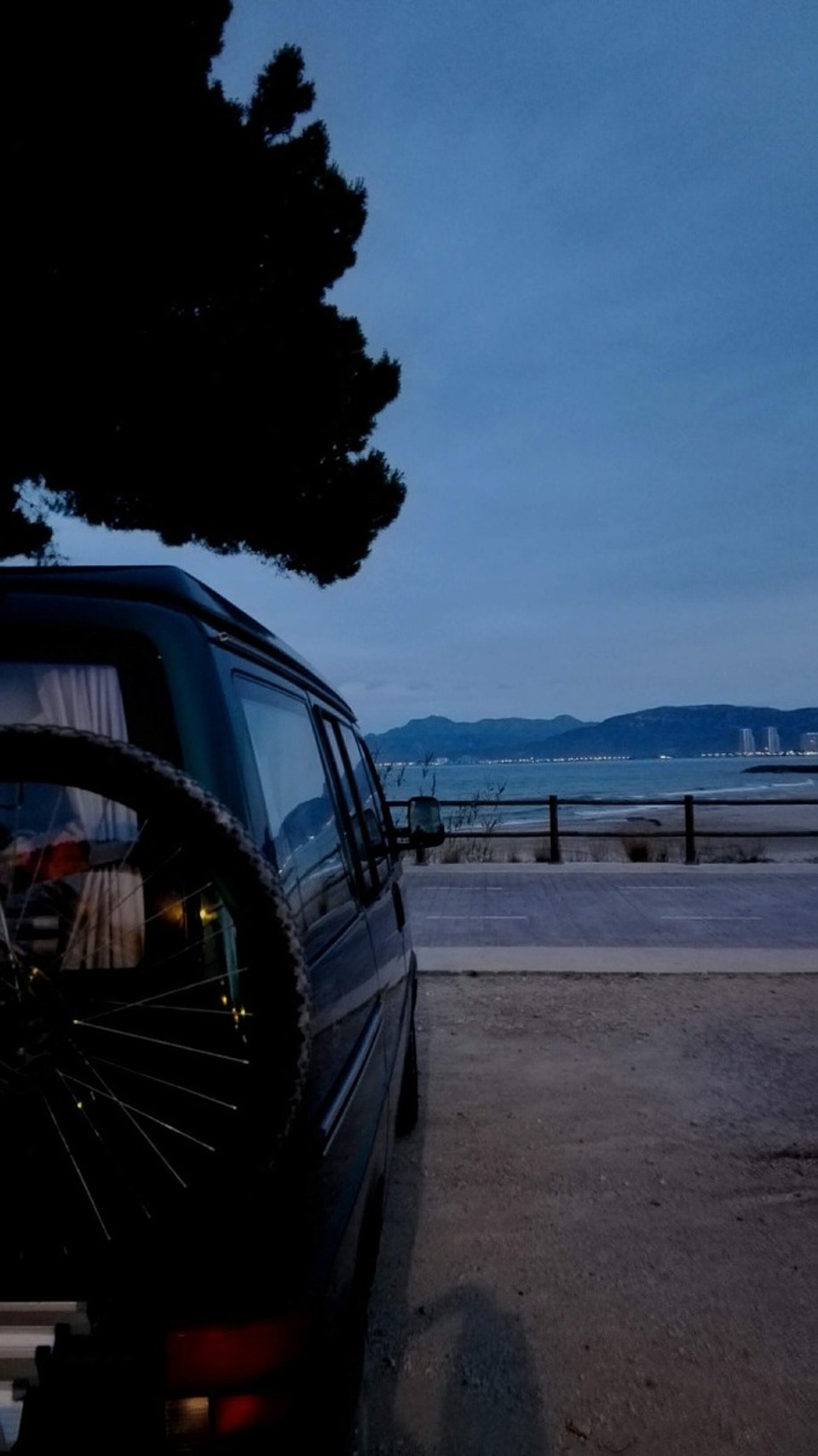 Spanien - Cullera - ...um kurz vor Einbruch der Nacht diesen schönen Stellplatz mit zwei Wohnmobilen zu teilen. 