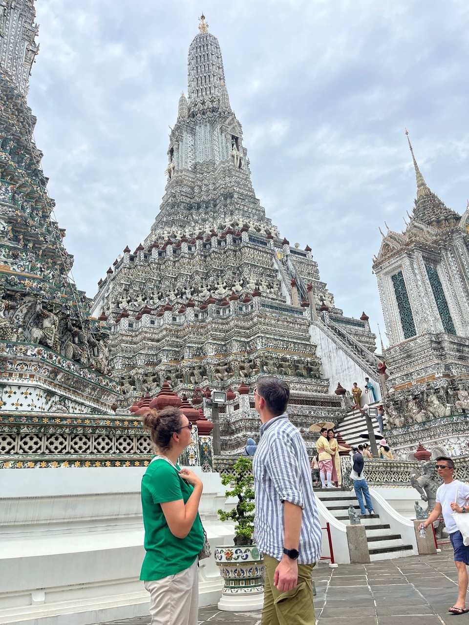 Thailand - Bangkok - Der Tempel Wat Arun ist ein sehr alter Tempel und wurde während der Ayutthaya-Periode errichtet. Ursprünglich hatte er den Namen Wat Makok, was soviel wie Oliven-Tempel bedeutet.