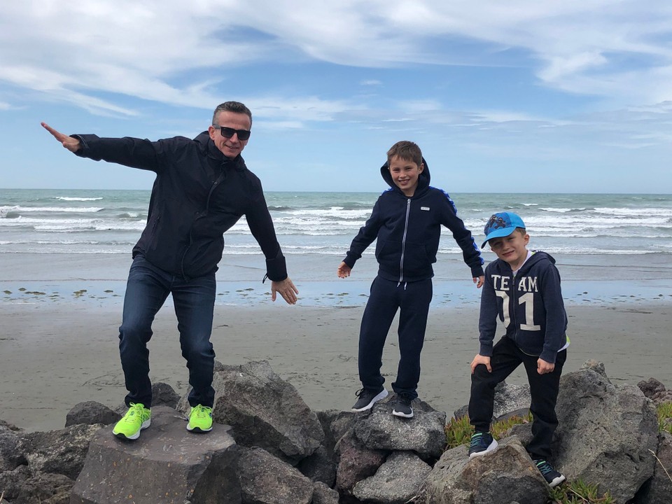 Neuseeland - Sumner - ... da träumen die Jungs schon vom Surfen. 