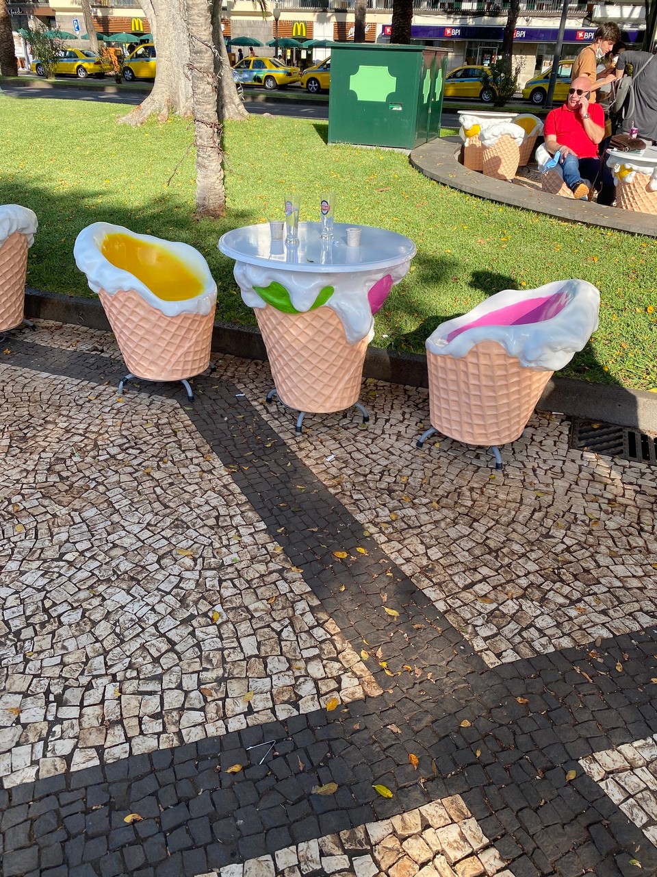 Portugal - Funchal - Das sind mal originelle Sitzmöbel