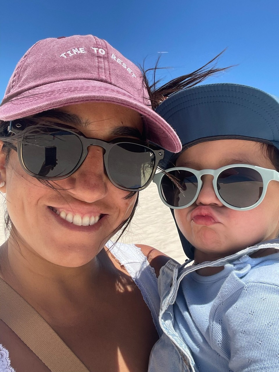 Australien - Lancelin - Die meiste Zeit wollte er aber getragen werden. Silberfarbene sich aber immerhin die Möglichkeit für ein paar Selfies.