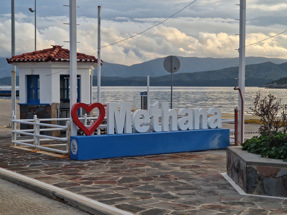 Griechenland - Loutropoli Methanon - Methana, Stadt und Insel