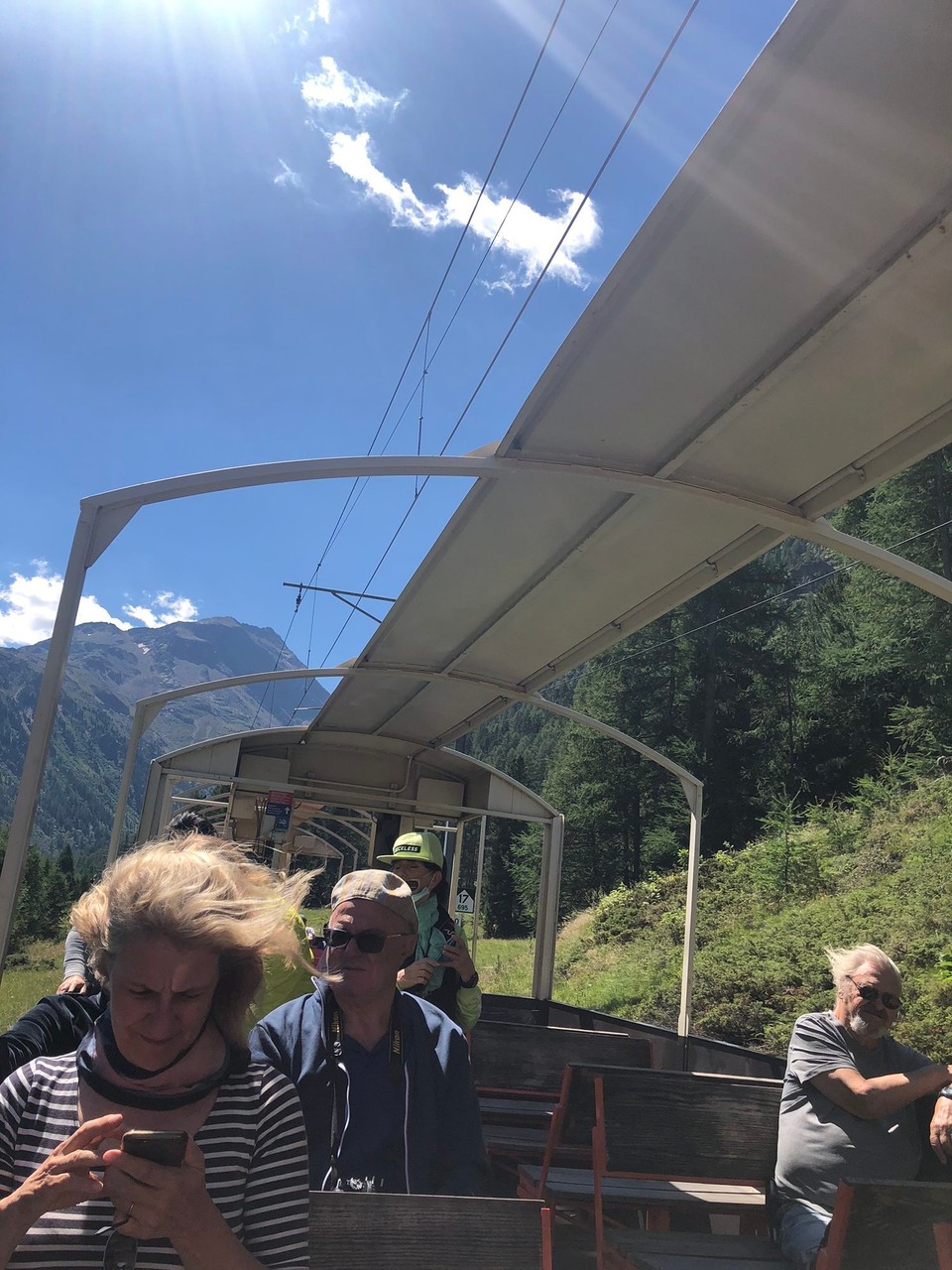 Schweiz - Pontresina - Neu!!!  Dieser Züg mit mir im Sightseeinganhänger nach Pontresina
Yippi, war herrlich ))))