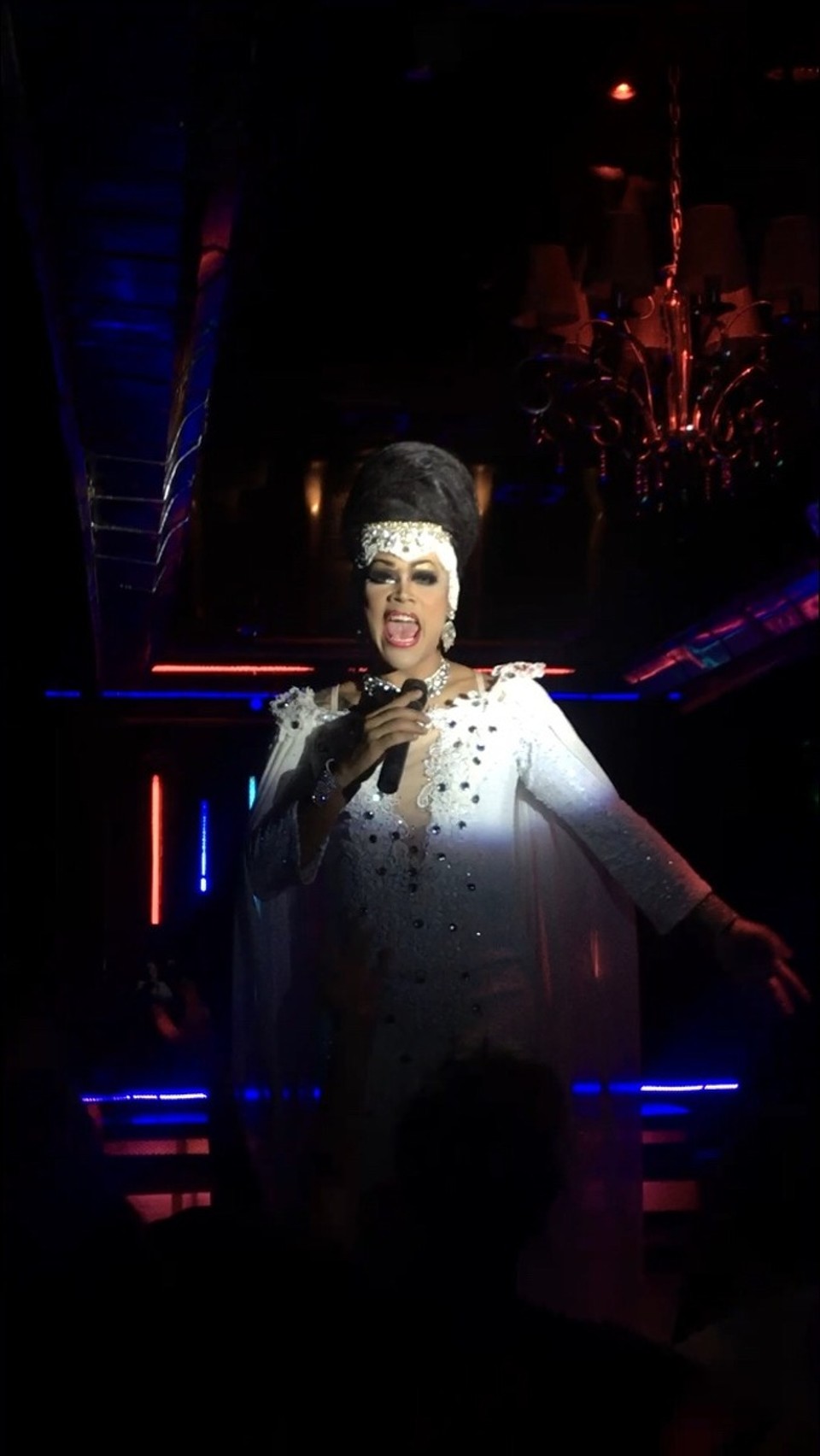 Thailand -  - Show im Queen‘s Cabaret 👠