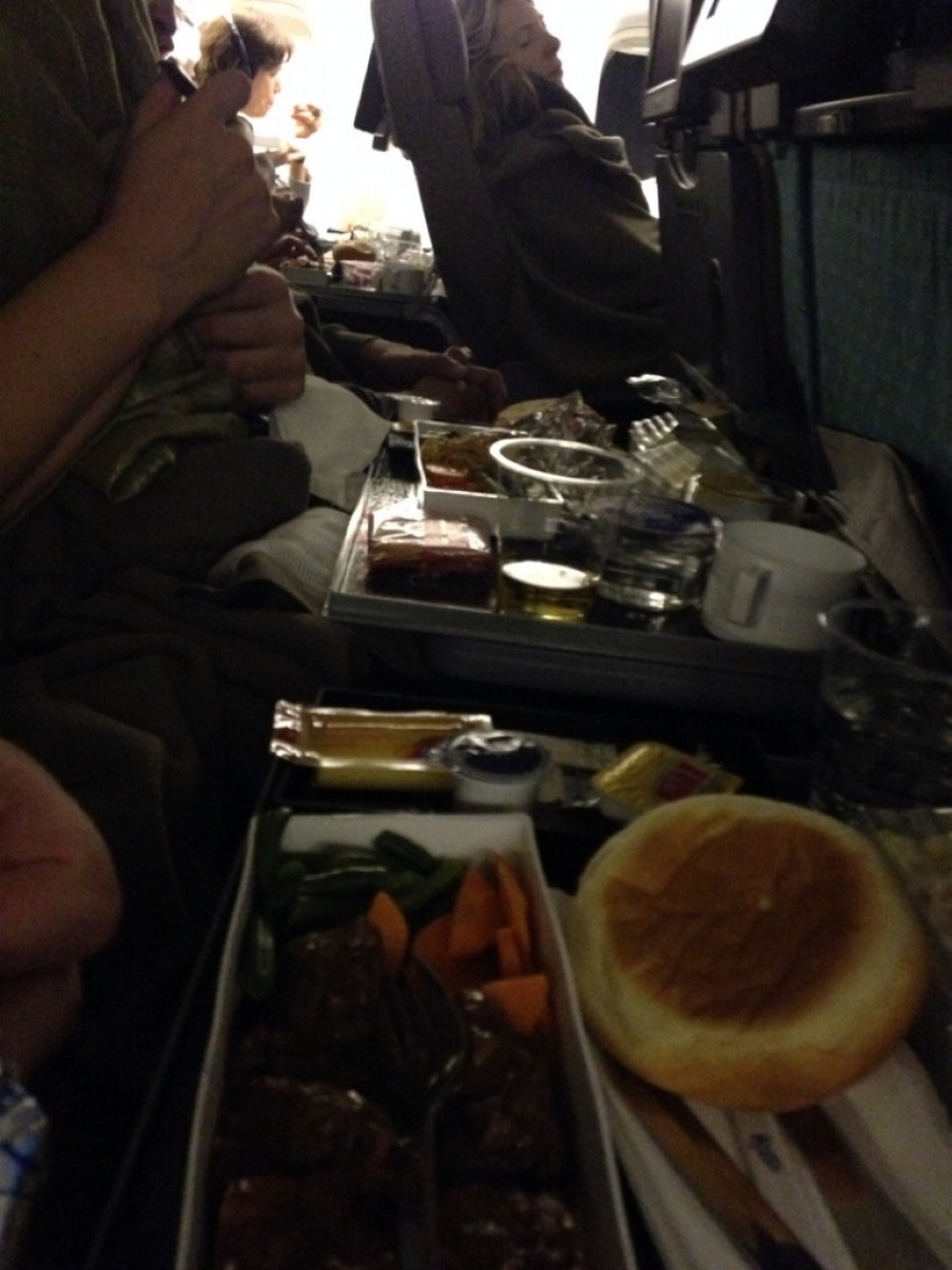 The Netherlands - Amsterdam Airport Schiphol - Lekker hapje van Singapore Airlines, om 2 uur in de nacht.