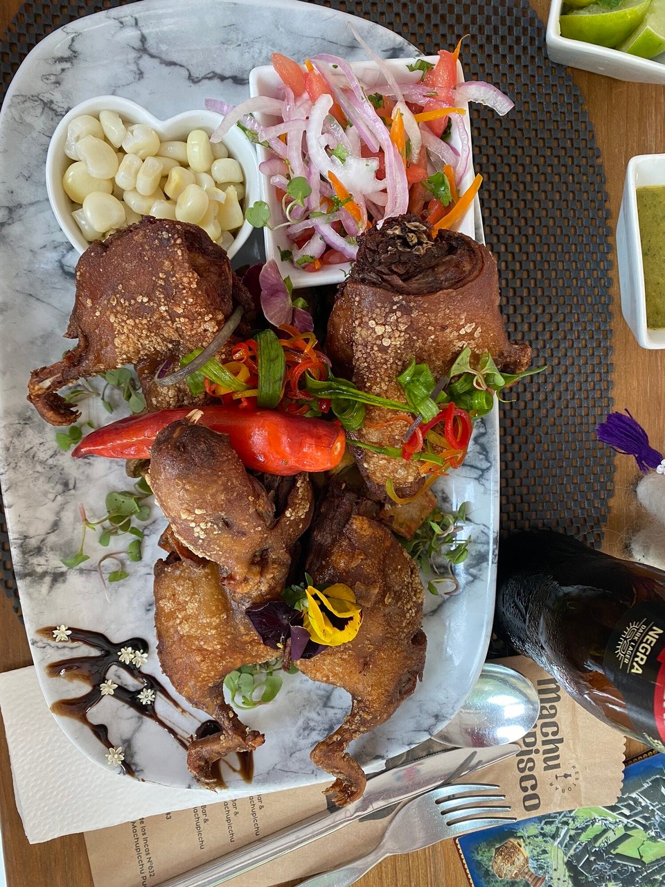 Peru - Cusco - Mehrschwein (Cuy) gebacken. 