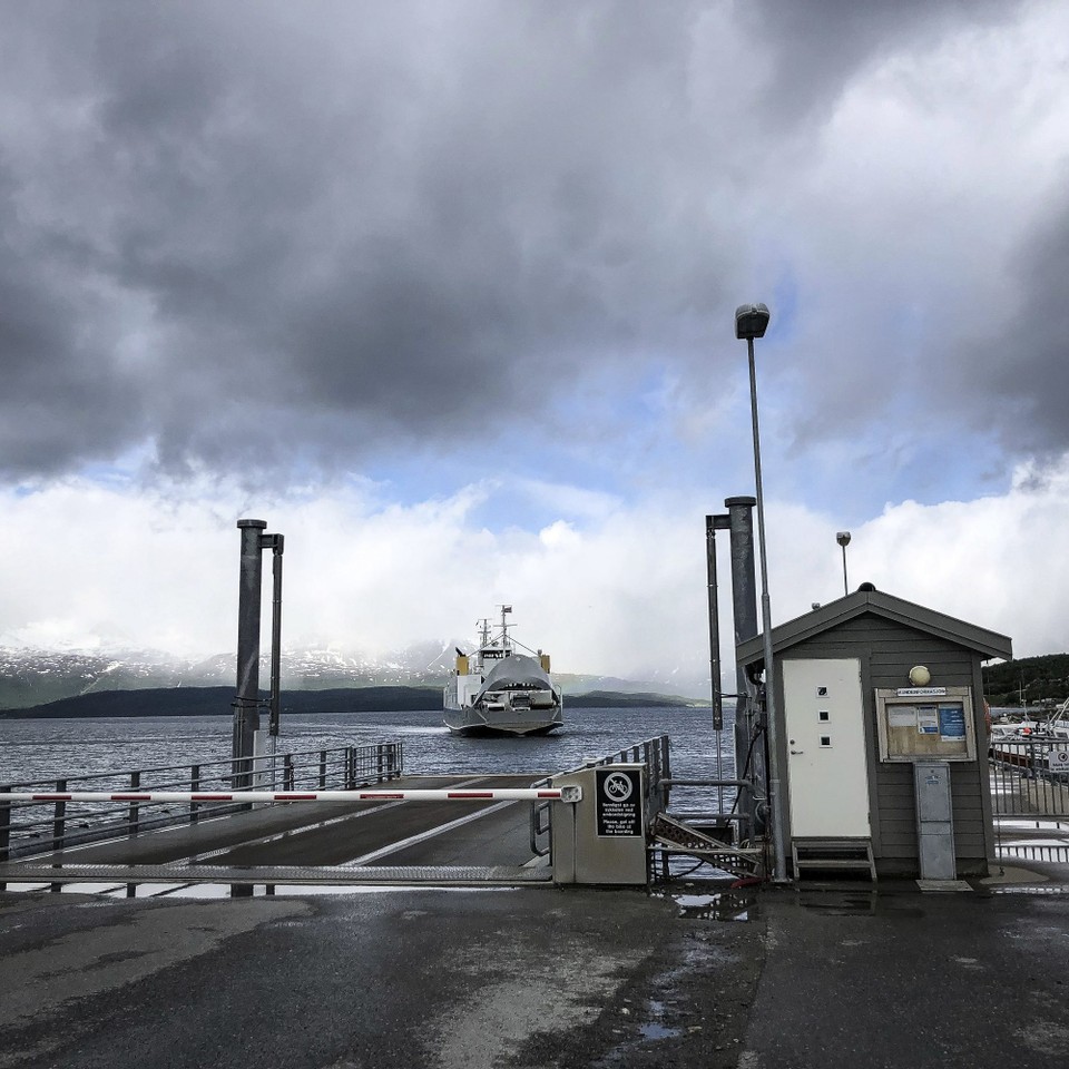 Norwegen - Spåkenes - Zum ersten Mal mit der Fähre unterwegs von Olderdalen nach Lyngseidet