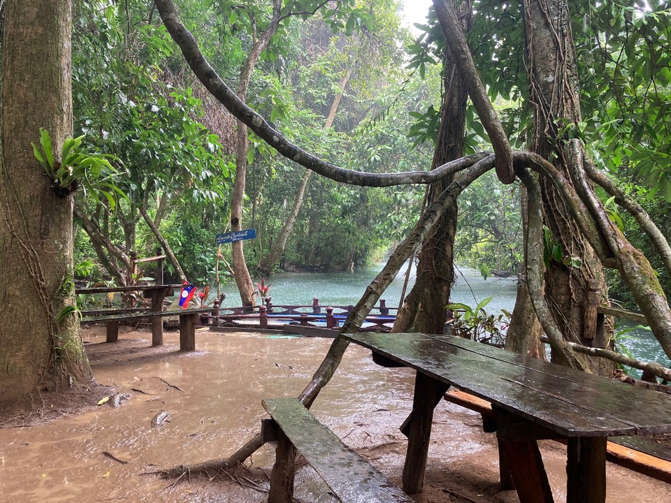 Laos - Luangprabang - Regenschauer - sitz ich einfach aus 🤪