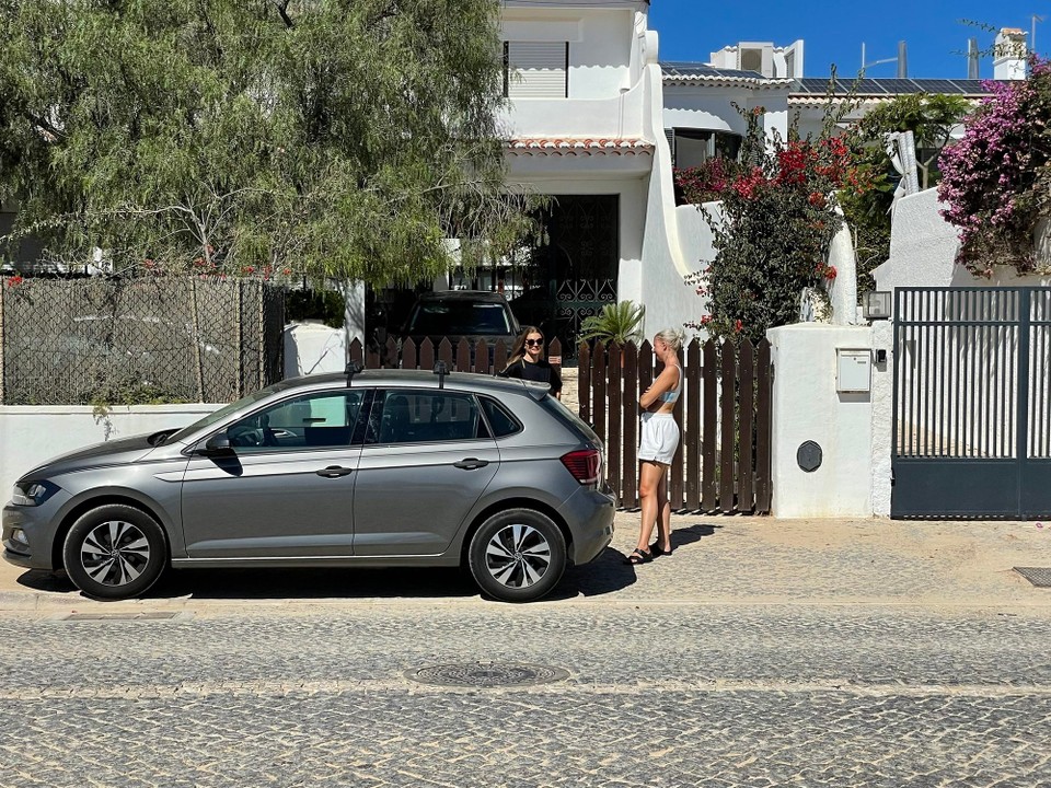 Portugal - Lagos - Wir konnten bei Katha unsere Bretter abstellen, bevor wir dann zu den Klippen bei Lagos aufgemacht haben. 