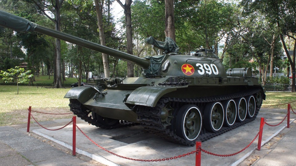 Vietnam - Ho-Chi-Minh-Stadt - Am 30. April 1975 brachen Panzer der nordvietnamesischen Armee durch das Gittertor des Palasts