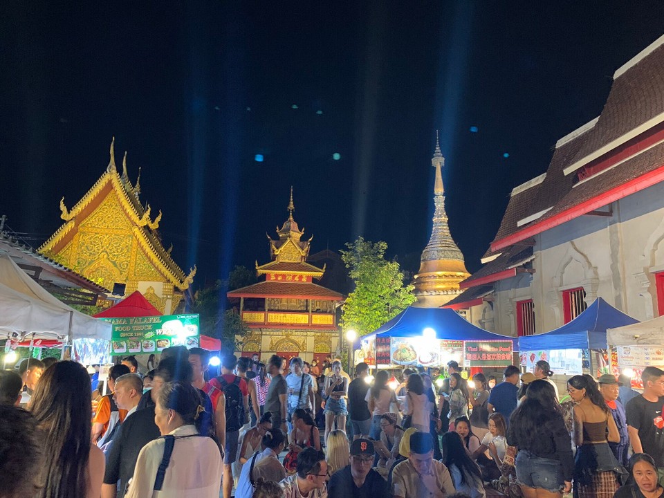 Thailand - Chiang Mai - Die Essensbereiche befanden sich im Innenhof der Kloster. 