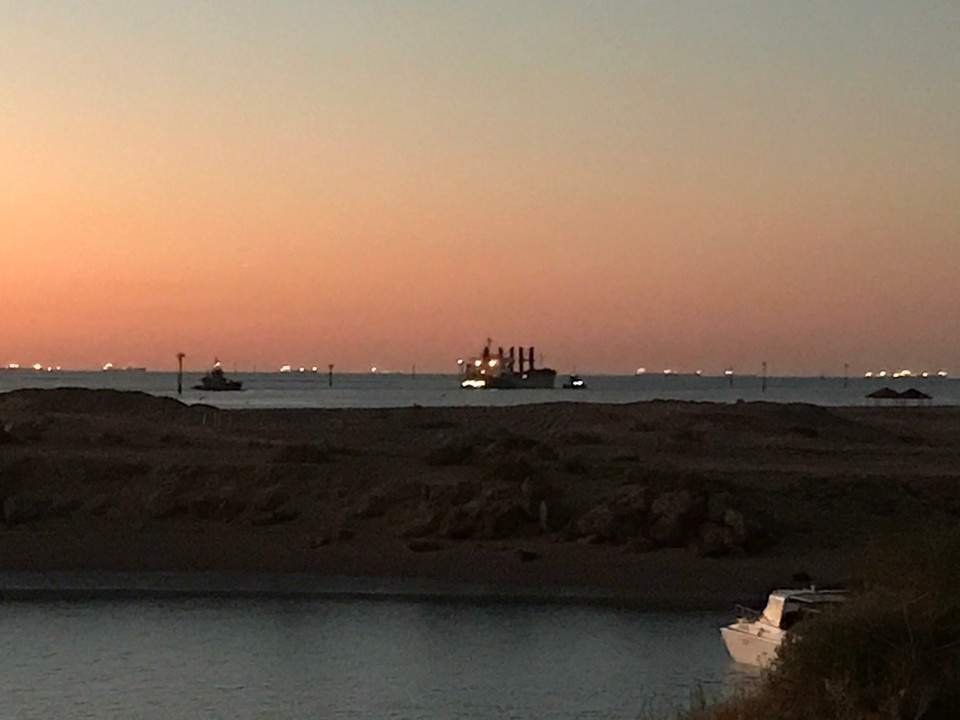 Australia - Port Hedland - All the ships waiting to come into port 🚢 