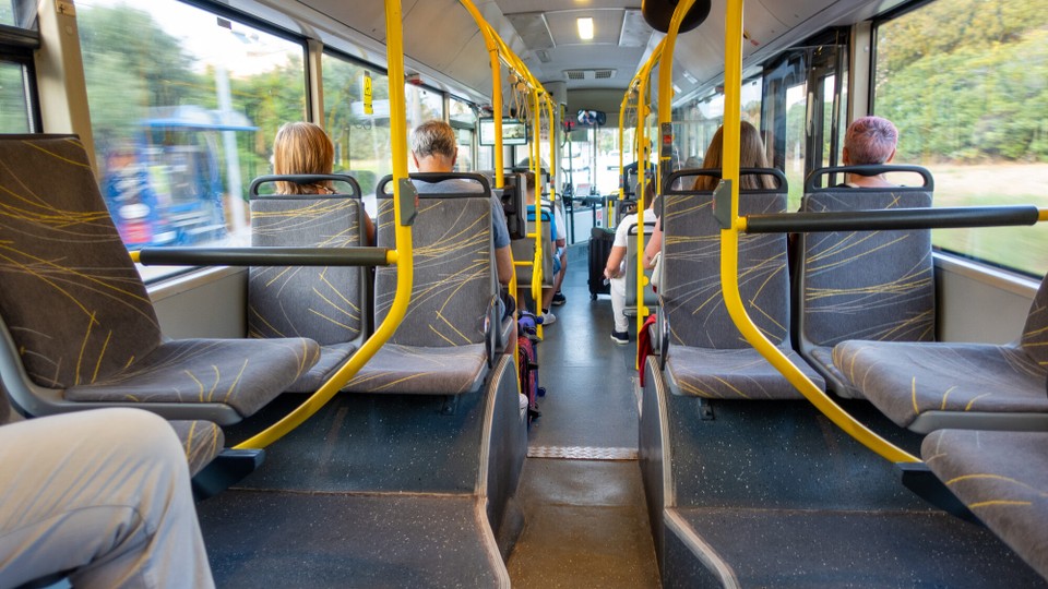 Griechenland - Rhodos - Freie Platzwahl im Linienbus vom Airport nach Rhodos Stadt. Das sollte sich noch ändern.