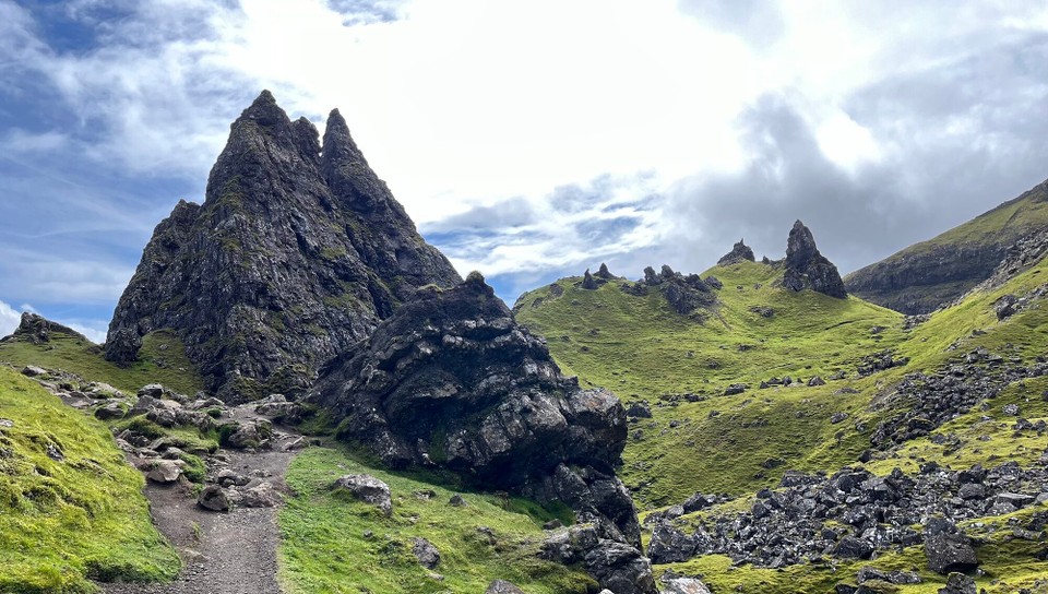 United Kingdom - The Storr - Des formations rocheuses toutes plus étranges les unes que les autres!