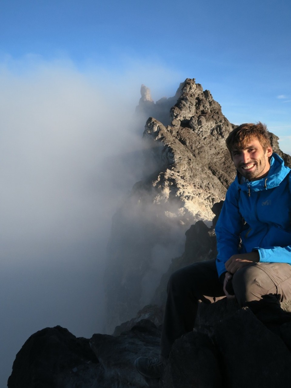 Indonesia - Mount Merapi - Au bord du cratere du Merapi...il crache pas mal de soufre, et est un des plus actifs du monde