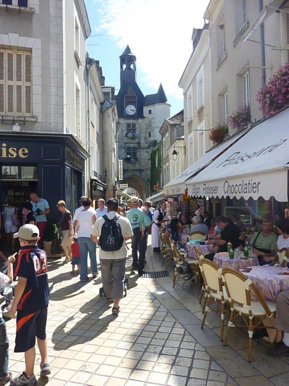 Frankreich - Amboise - ...kleine Gässchen mit Straßenlokalen, Geschäften zum Einkaufen und  Bummeln