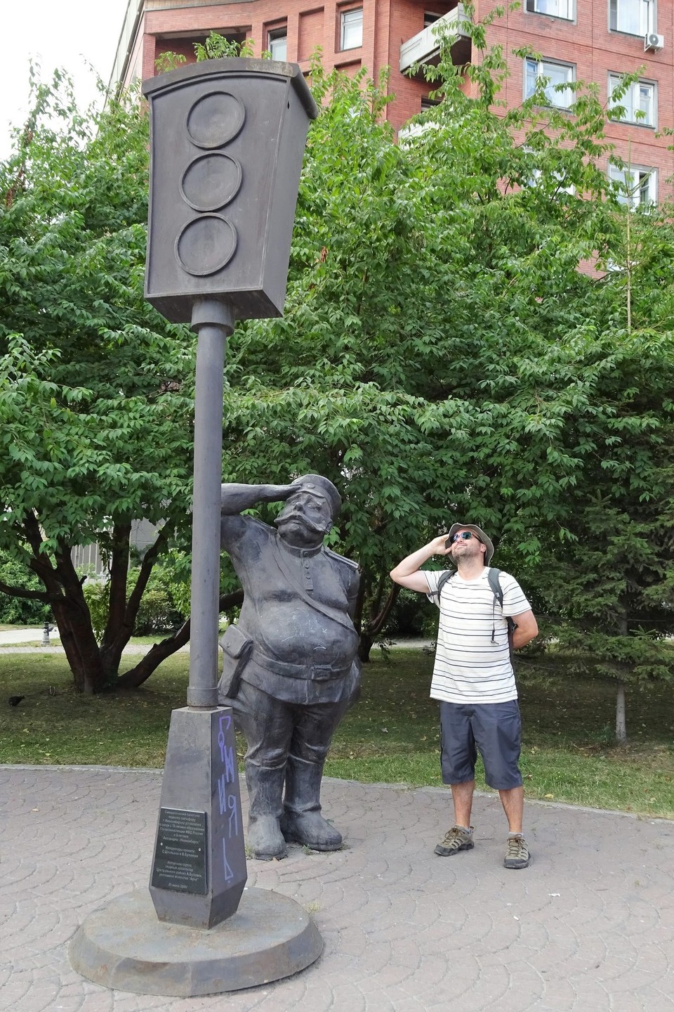 Russia - Novosibirsk - Statue to the first traffic light in Novosibirsk