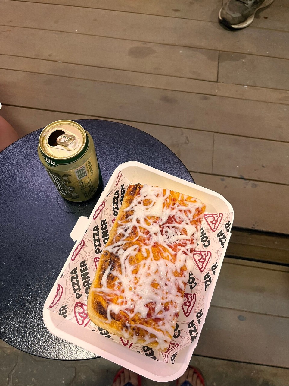 Thailand - Ko Pha-ngan - Pizza slice for dinner before the jungle party 