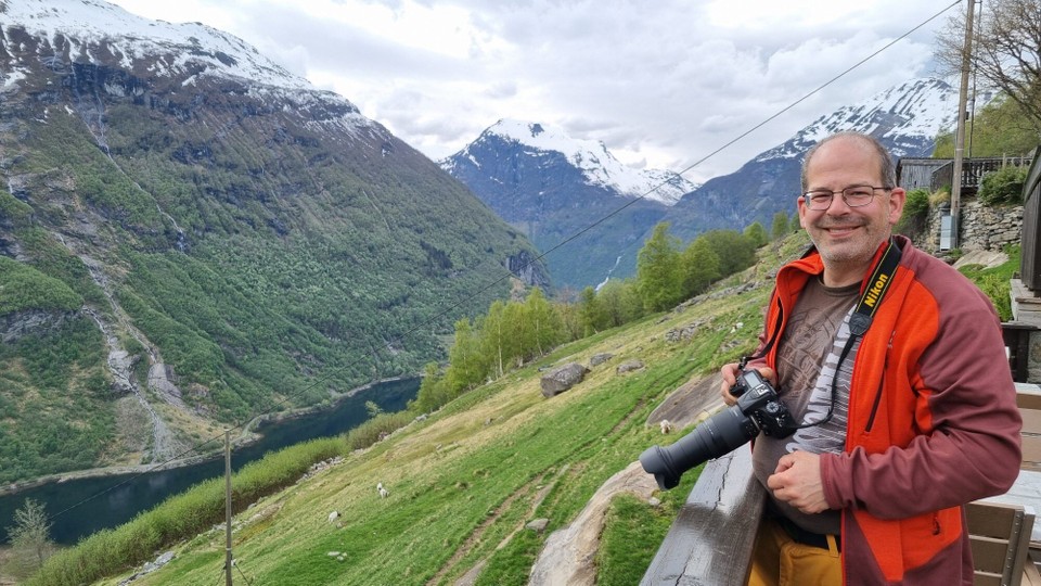 Norwegen - Geiranger - ... ähnelte eher einer Alp, mit all den Ziegen, Schafe und Lamas. Die Zimmer sind sehr urchig und einfach eingerichtet und sehr ringhörig. 