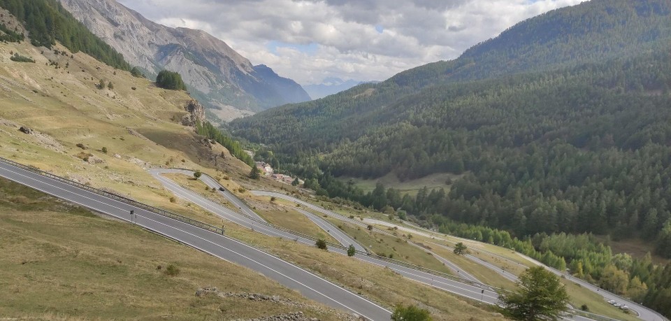 Italien - Cuneo - Serpentinen vom Pass "Col della Maddalena“