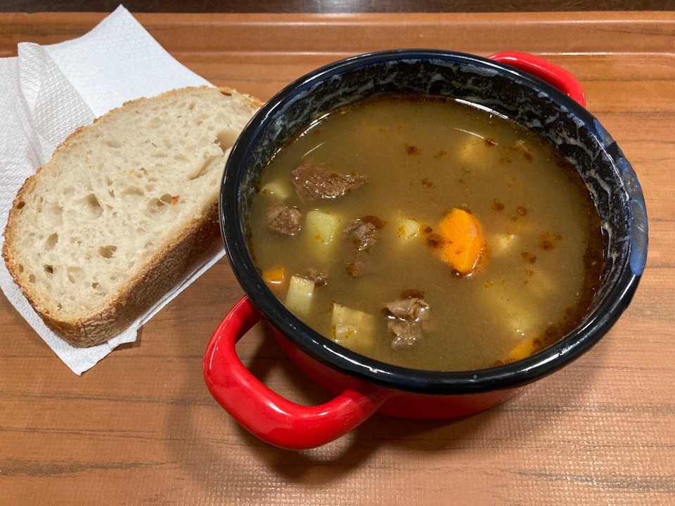 Ungarn - Budapest - Auf Empfehlung genehmige ich mir heute mal eine echt ungarische Gulaschsuppe - und die ist so gut! 🤤