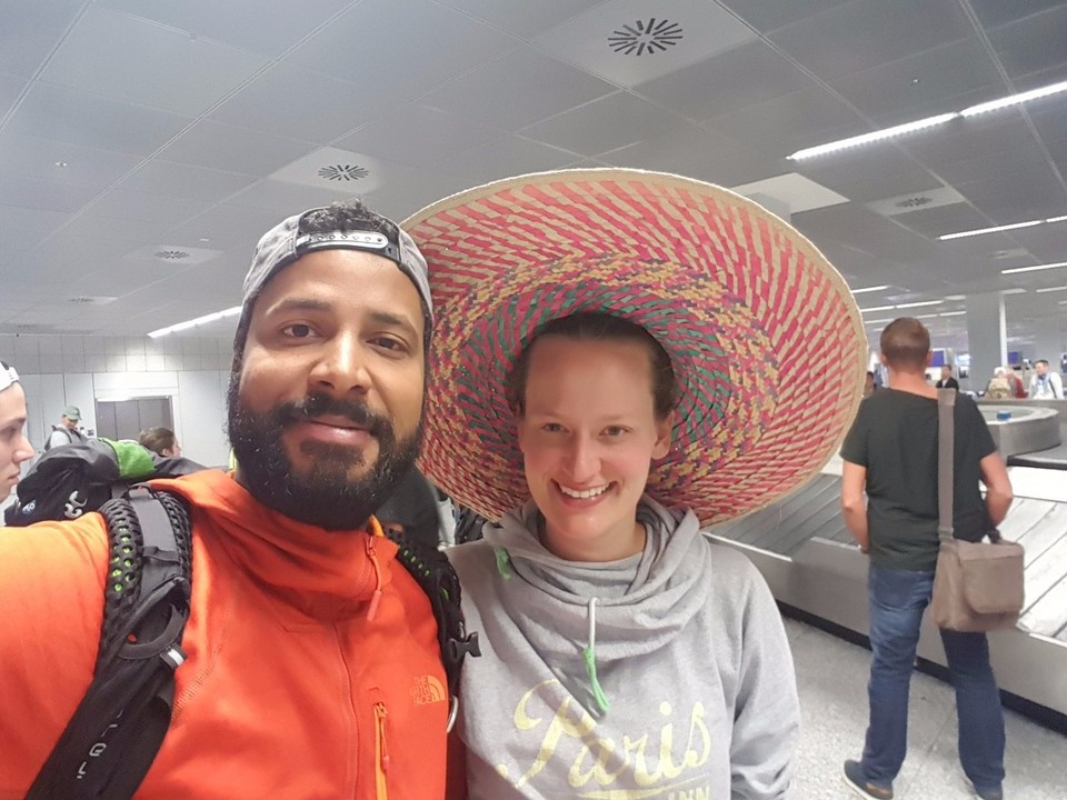 Deutschland - Frankfurt am Main - Nach einem langen Flug sind wir wohlbehalten in Ffm angekommen.  DANKE, dass ihr den Block mitverfolgt habt und dabei gewesen seid. Anbei noch ein paar Tipps für Eure zukünftigen Mexiko Reisen:
1. Teotihuacán ein Muss. Am besten früh morgens hinfahren

2.Oaxaca ist für uns die schönste Stadt gewesen. Man findet dort  eine junge Generation mit coolen Ideen, die den Mut haben diese umzusetzen. Auch das Essen ist dort am leckersten. Auf den morgendlichen Markt: Fleisch und leckere Gerichte in Hülle und Fülle.
3. Puerto Escondido ist für jeden Surfer sowieso der perfekteste Ort
4. Zipolite ist ein schöner Ort um einfach mal in Ruhe abzuschalten. Wenig Touristen und trotzdem hat man alles in Reichweite. Außerdem ist es nicht "überladen"
5. Veracruz ist ganz nett! :-)
6. Tulum hat echt schöne Strände ohne dabei von Beach Clubs erschlagen zu werden
7. Mahahual hat die schönsten Wasserfarben insbesondere die Lagune Baclar darf man nicht auslassen.
Und nicht vergessen "nobite" ist hier angesagt ;-)
8. Merida und Valladolid sind traditionelle Städte mit einem schönen Baustil. 
9. Von den Cenoten kann man nie genug bekommen. 
10. Das müsst ihr selber herausbekommen.

Bis zum nächsten mal. Nach der Reise ist vor der Reise - Cheers