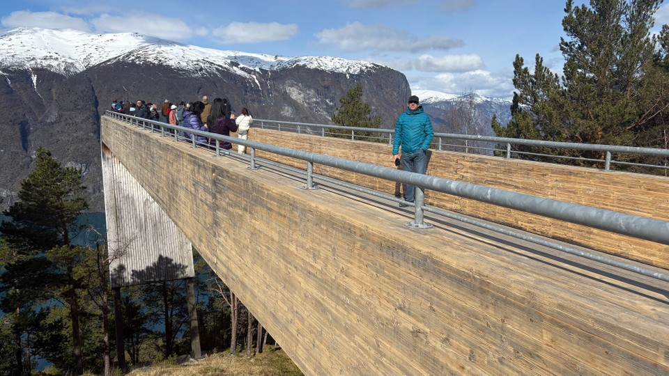 Norwegen - Vik - Stegastein Aussichtsplattform mit…