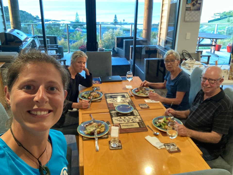 Neuseeland - Cable Bay - Abendessen bei Sera‘s Mama Chris und Freund Lou