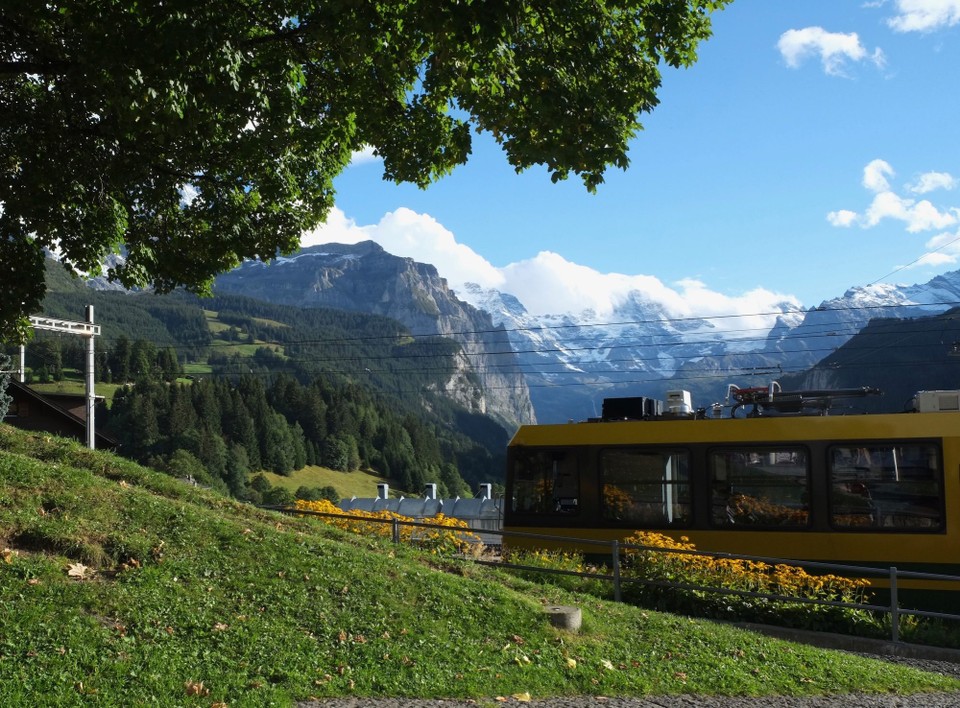  - Schweiz, Wengen - Wengen ist eine Autofreie Stadt. Die Anreise erfolgt daher per Zahnradbahn!