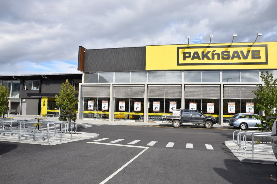 Neuseeland - Glenorchy - Kleiner Einblick am Rande in unseren Einkaufsalltag: Ein Bild von Pac n Save - in diesem Riesensupermarkt ist das meiste ein kleines bisschen günstiger als in anderen Läden