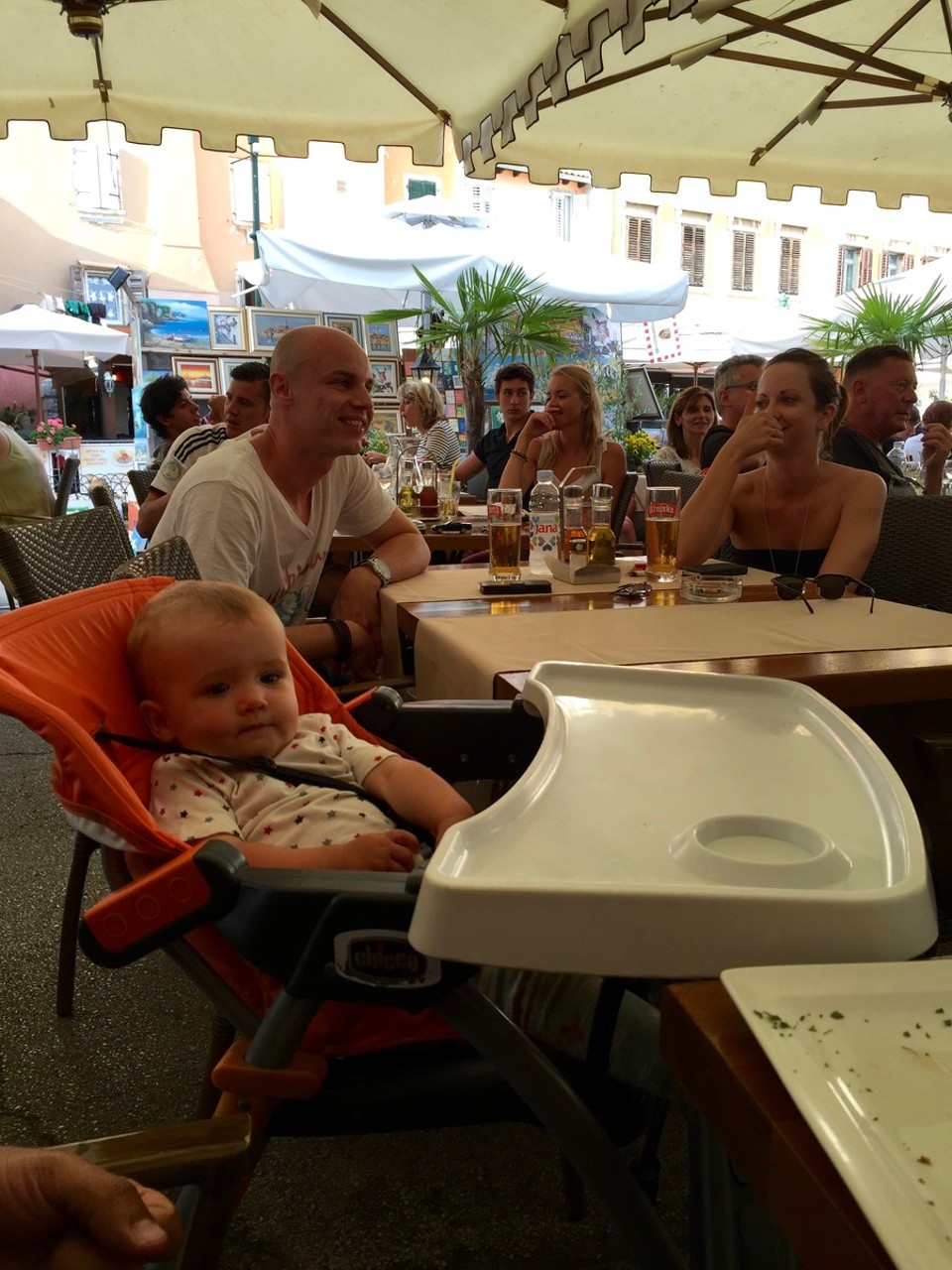 Kroatien - Rovinj - Alma guckt Fußball