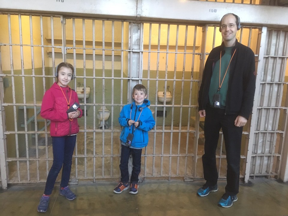 Vereinigte Staaten - San Francisco - Eine der Zellen in Alcatraz. Jeder erhält ein Gerät mit deutschsprachiger Führung durch das Gefängnis.