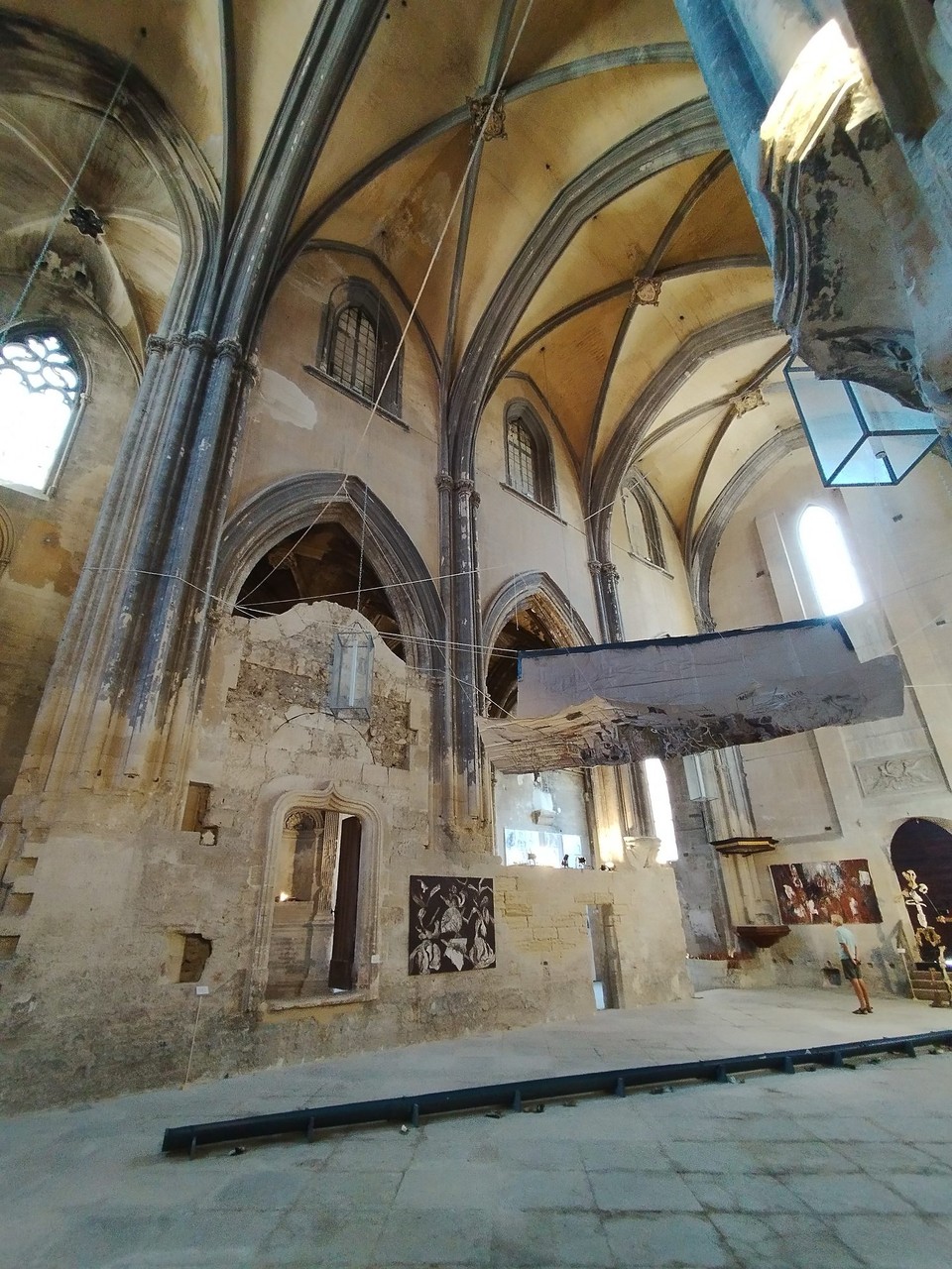 Frankreich - Avignon - Ein Kirche als Ausstellungshalle.....