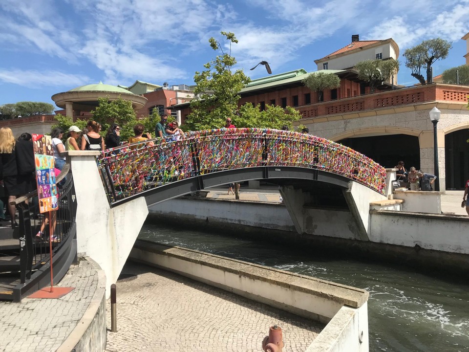 Portugal - Gafanha da Boa Hora - Hier konnte man Wünsche an die Brücke hängen.