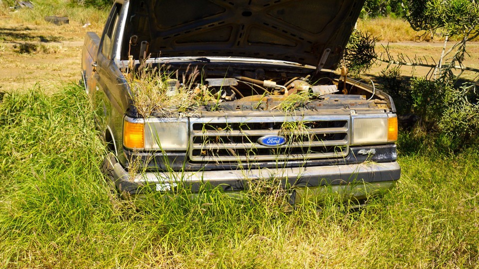 USA - Pahala - Solche Autos stehen hier überall rum