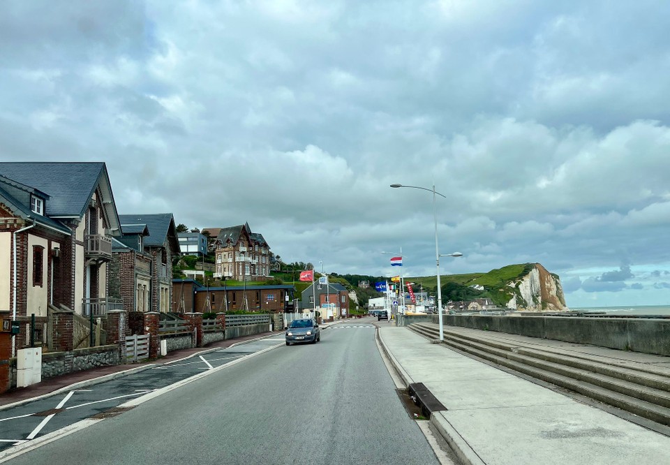 Frankreich - Saint-Romain-de-Colbosc - Morgens bei der Abfahrt in Veulettes-sur-Mer noch etwas bedeckt. 