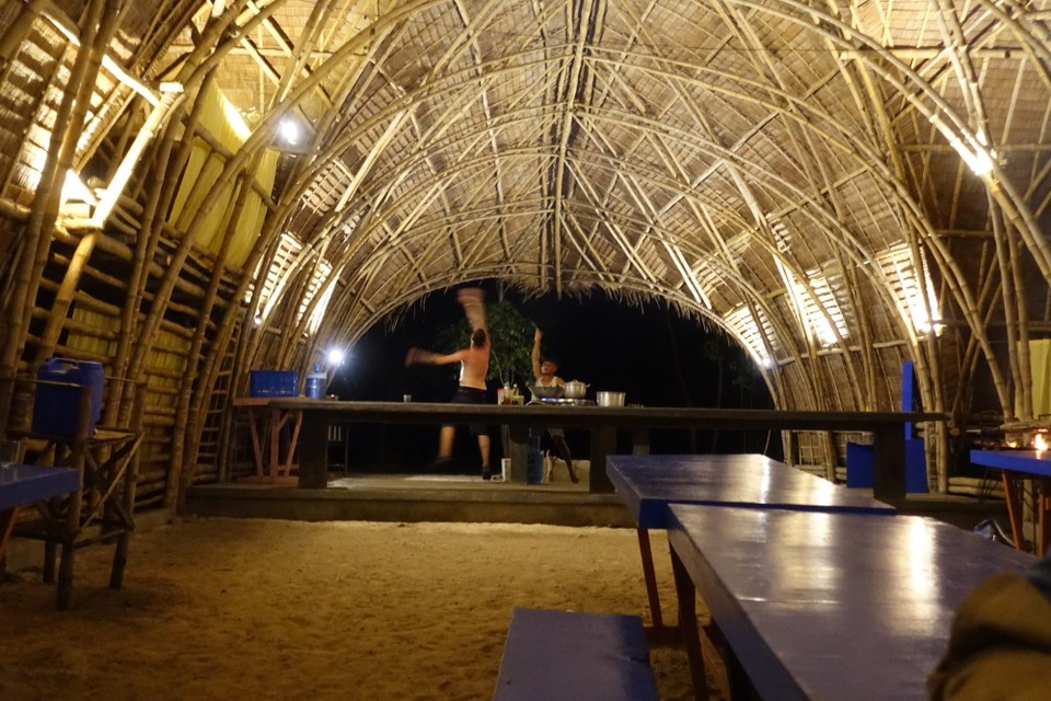 Philippines - El Nido - En av de andre som var med var en polsk kokk, veldig fascinert over matlagingen. 