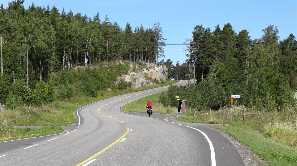 Finnland - Turku -  "60km am Tag über die Inseln, das ist ja Kinderkram. Sind ja eh kaum Steigungen dabei und der Wind... ach, das bisschen."

So war unsere Anfangseinstellung. Das Bild hat sich im Laufe der Tour "leicht" gewandelt. Bei manchen Inseln ging es nur hoch und runter und wenn es mal nicht bergauf ging, dann kam der Gegenwind. Da geht man doch lieber Mountainbiken im Schwarzwald. Da weiß man wenigstens worauf man sich einlässt!