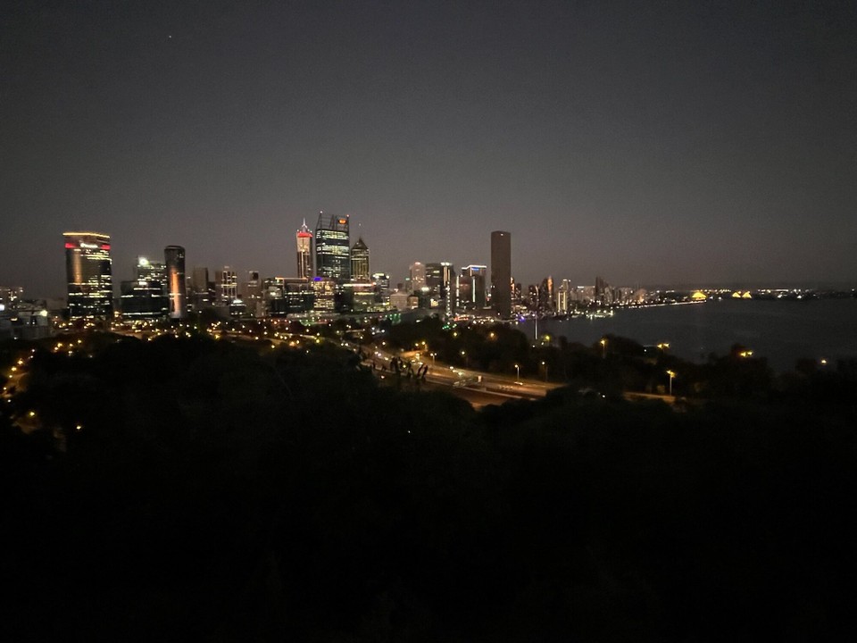 Australien - Kings Park - …und die Stadt im Dunkeln lag.