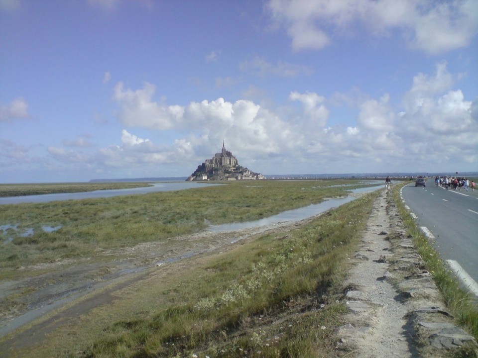 Frankreich - Mont-Saint-Michel - Nach Abschluss des Bauobjektes 2015 wird Mont-Saint-Michel wieder eine Insel!!