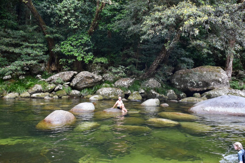 Australien - Mossman Gorge - Nach etwas Überwindung sprangen wir dann doch hinein.
