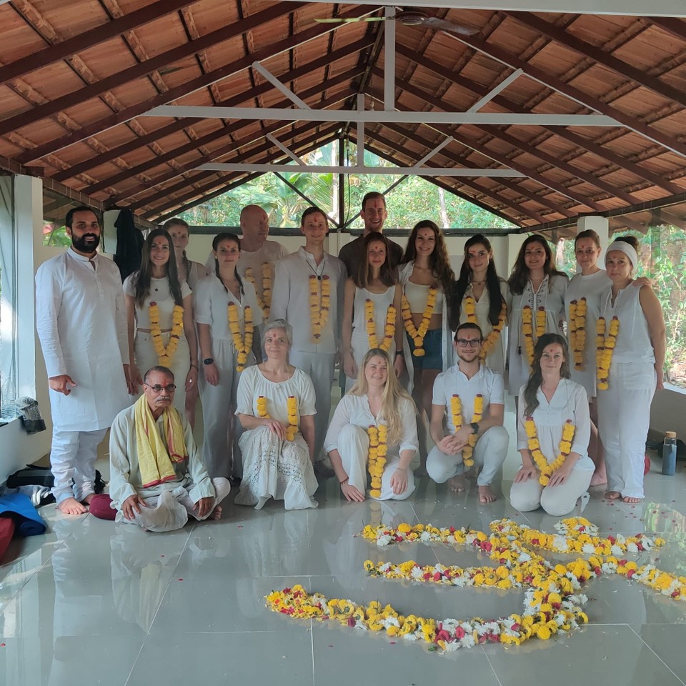 Indien - Agonda - Vedisches Feuerritual als Einführung und Segnung zu unserer Yoga Lehrer Ausbildung😇
